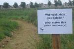 SITE2F7 Trail Signage asks questions in Dutch and English about the future of the vacant lot.